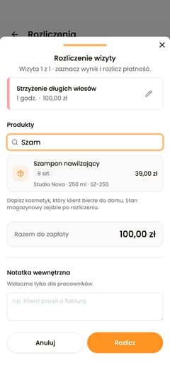 Sekcja „Produkty” w rozliczeniu wizyty z wpisanym fragmentem nazwy i podpowiedzią „Szampon nawilżający”.