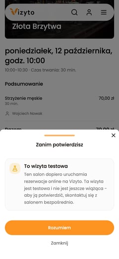 Podsumowanie testowej rezerwacji klienta z wybraną usługą i terminem przed potwierdzeniem.