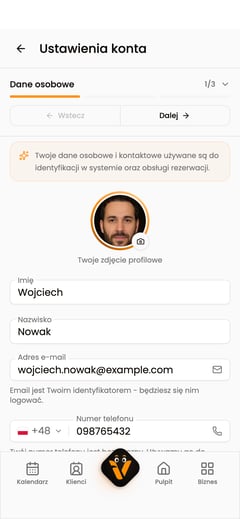 Pola danych osobowych: imię, nazwisko, adres e-mail i numer telefonu.