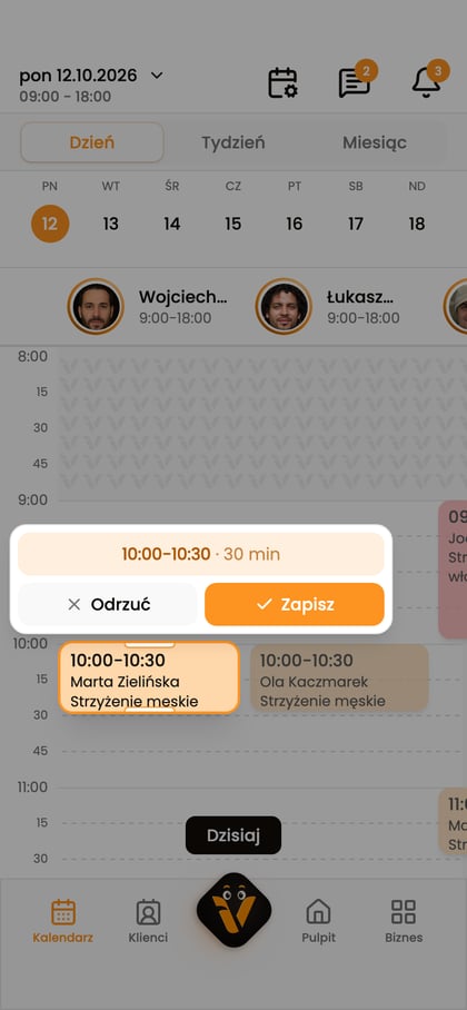 Przesunięta wizyta w kalendarzu z paskiem edycji i przyciskami „Odrzuć” oraz „Zapisz”.