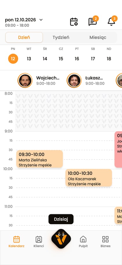 Kalendarz na telefonie z przełącznikiem Dzień, Tydzień i Miesiąc pod datą.