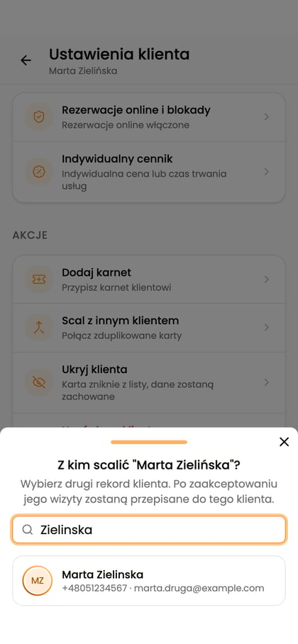 Okno wyboru drugiej karty z kartą „Marta Zielinska” i fikcyjnymi danymi kontaktowymi.