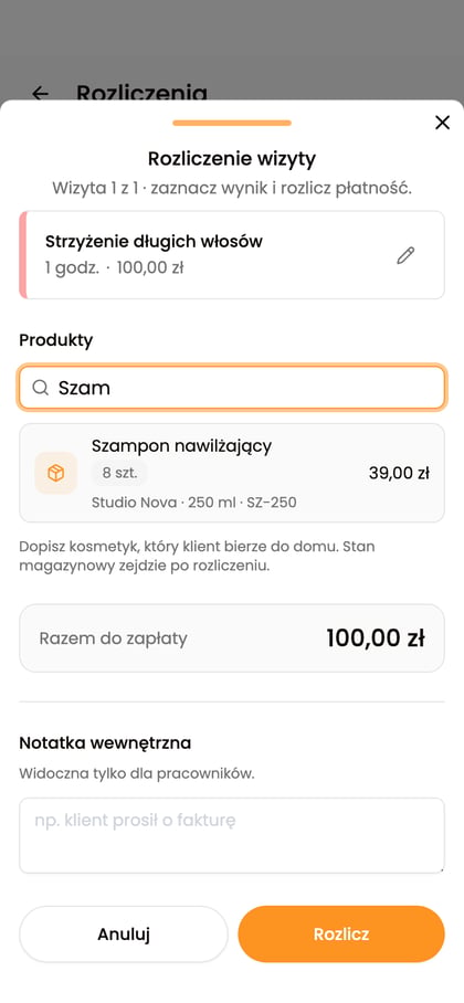 Sekcja „Produkty” w rozliczeniu wizyty z wpisanym fragmentem nazwy i podpowiedzią „Szampon nawilżający”.