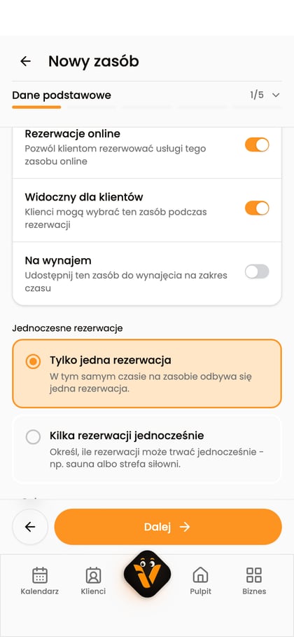Ustawienia „Rezerwacje online”, „Widoczny dla klientów” i „Na wynajem” dla zasobu.