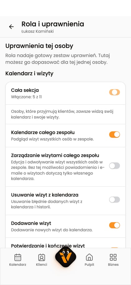 Sekcja „Uprawnienia tej osoby” z przełącznikami dla Łukasza Kamińskiego.