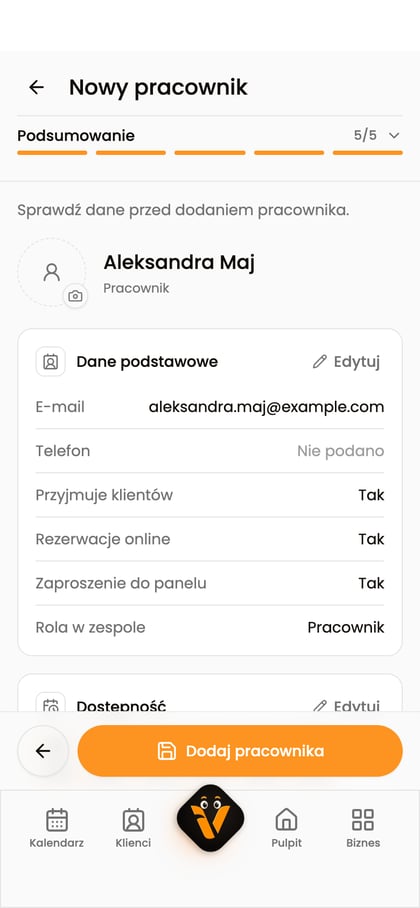 Podsumowanie nowej osoby w zespole, Aleksandry Maj, z wybraną rolą i przyciskiem „Dodaj pracownika”.
